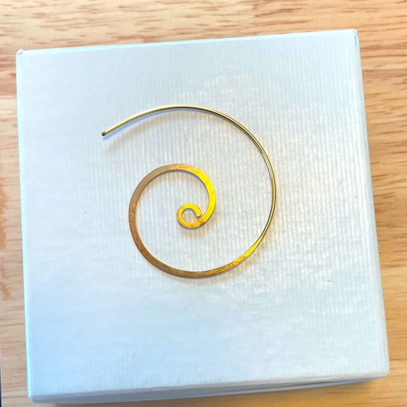 Artisan Thread Thru Spiral Earrings - Picture 5 of 6